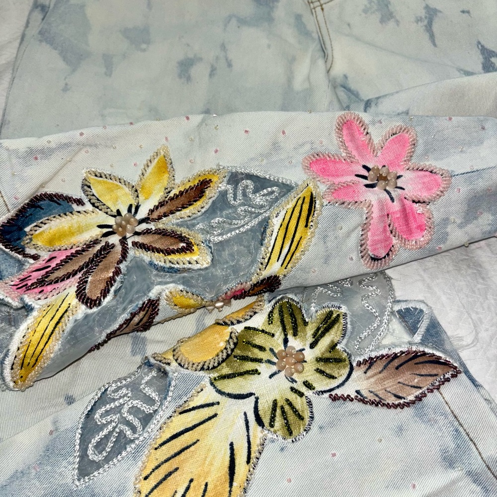 Floral Embroidered Light Blue Jeans - Picture 5 of 7